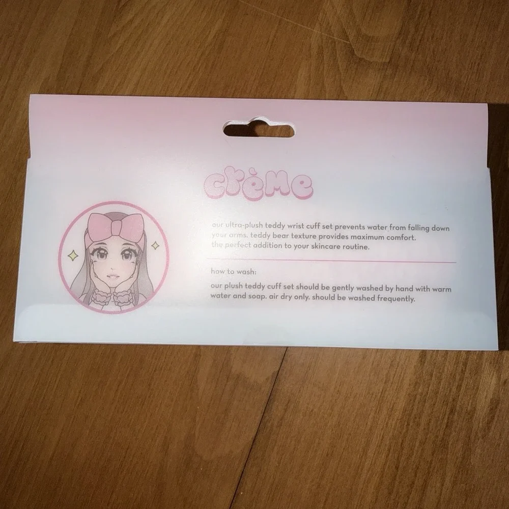 NEW The Creme Shop Teddy Wrist Cuff Set Plush Water Absorbent Pink‎ Fluff